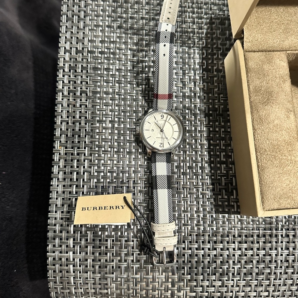 NWT BURBERRY LADY’S WATCH in black, red,light tan,cream and white. Round face. - Picture 5 of 13